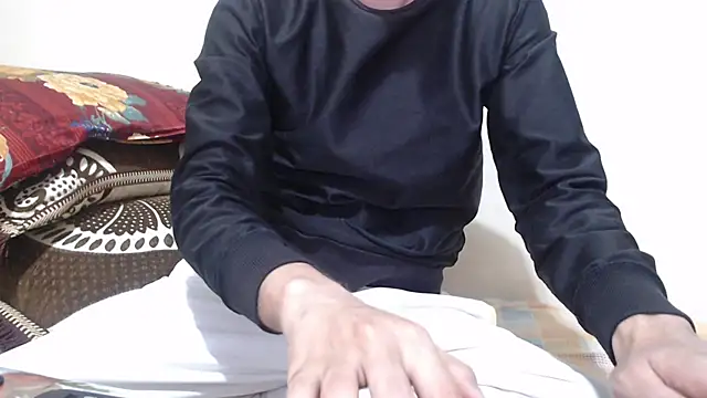 Snapshot of Alexdelarge323 chatting on April 9, 2026, 2:45 pm Alexdelarge323 online show from April 9, 2026, 2:45 pm