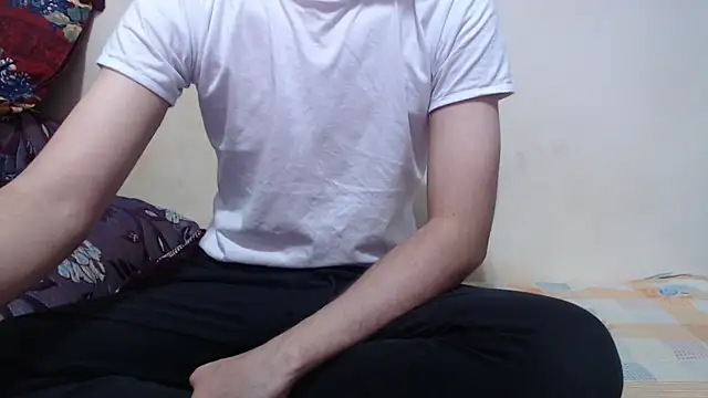 Snapshot of Alexdelarge323 chatting on May 6, 2026, 3:49 pm Alexdelarge323 online show from May 6, 2026, 3:49 pm