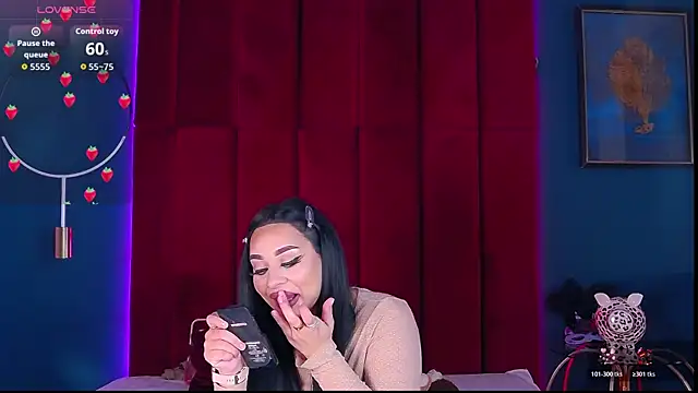 Snapshot of MadyLuxxx chatting on April 14, 2026, 6:46 pm MadyLuxxx online show from April 14, 2026, 6:46 pm