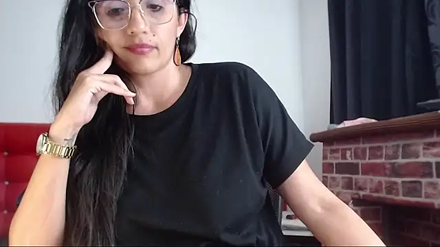 Snapshot of Lucynaugthyy chatting on March 10, 2025, 4:49 am Lucynaugthyy online show from March 10, 2025, 4:49 am