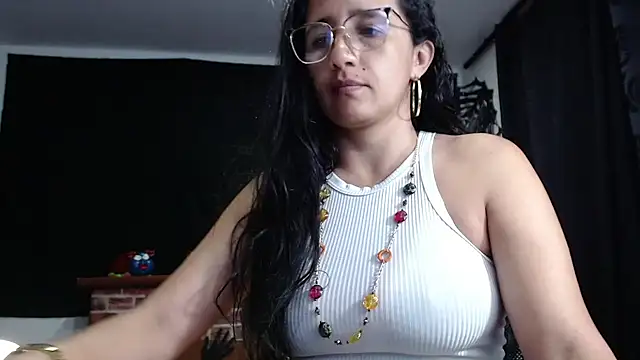 Snapshot of Lucynaugthyy chatting on October 3, 2025, 1:23 pm Lucynaugthyy online show from October 3, 2025, 1:23 pm