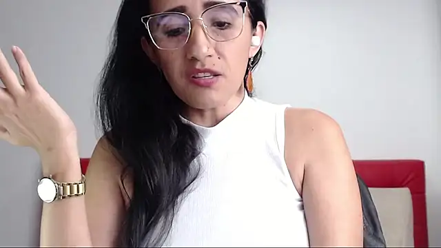 Snapshot of Lucynaugthyy chatting on February 27, 2025, 4:10 pm Lucynaugthyy online show from February 27, 2025, 4:10 pm