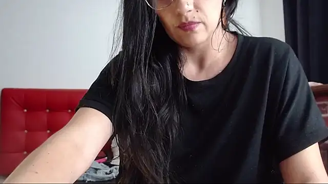 Snapshot of Lucynaugthyy chatting on March 10, 2025, 1:45 am Lucynaugthyy online show from March 10, 2025, 1:45 am