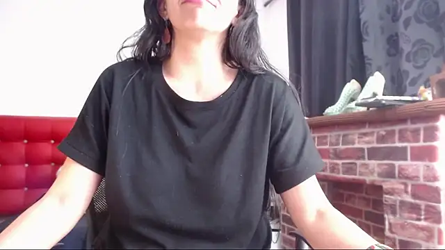 Snapshot of Lucynaugthyy chatting on March 17, 2025, 12:35 pm Lucynaugthyy online show from March 17, 2025, 12:35 pm