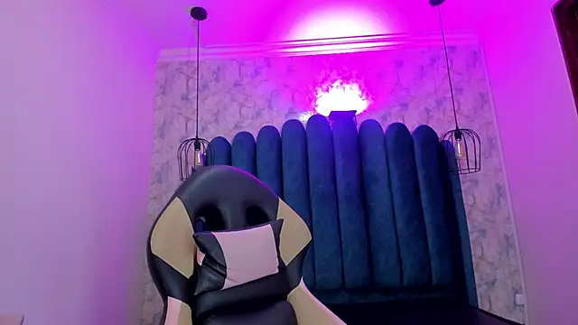 nalalye cruzz  online show from February 6, 2026, 2:40 am