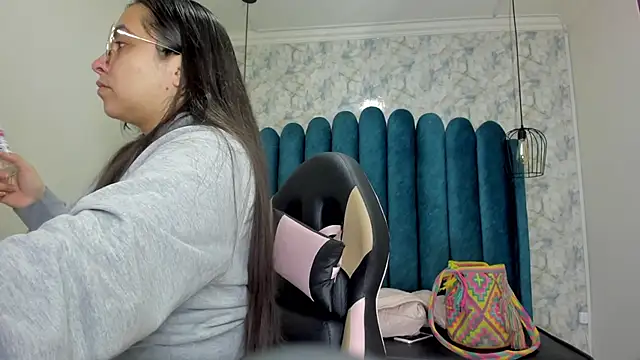 nalalye cruzz  online show from October 16, 2025, 2:53 am