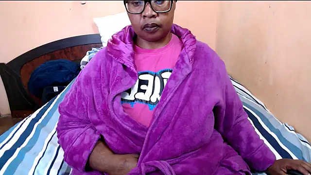 Snapshot of ZOQULUx chatting on June 9, 2026, 7:53 am ZOQULUx online show from June 9, 2026, 7:53 am