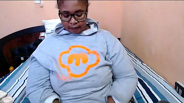 Snapshot of ZOQULUx chatting on June 7, 2026, 9:36 am ZOQULUx online show from June 7, 2026, 9:36 am