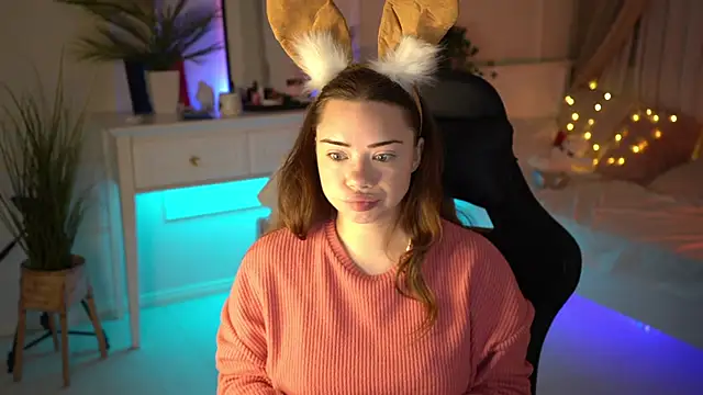 VixenMia online show from February 8, 2025, 3:30 am