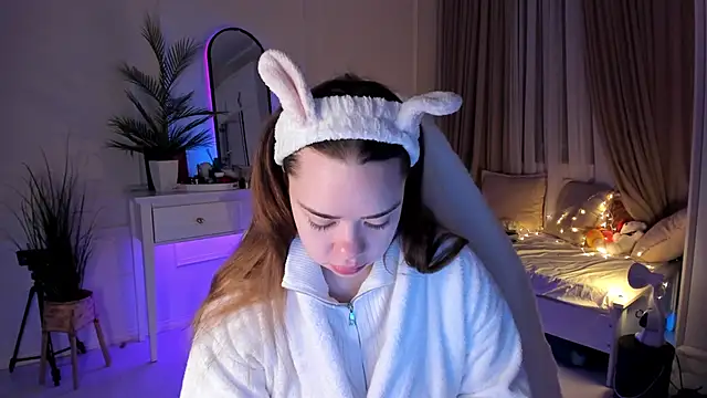 VixenMia online show from February 27, 2025, 3:18 am