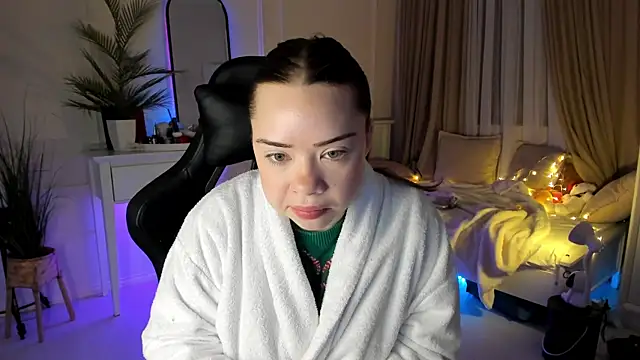 VixenMia online show from February 26, 2025, 3:25 am