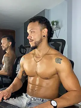 ARON TAYLER01 online show from March 13, 2025, 12:56 pm