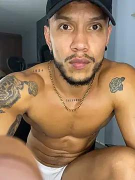 ARON TAYLER01 online show from March 15, 2025, 3:59 pm