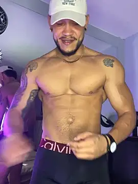 ARON TAYLER01 online show from October 5, 2025, 10:28 am