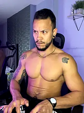 ARON TAYLER01 online show from October 8, 2025, 10:28 am