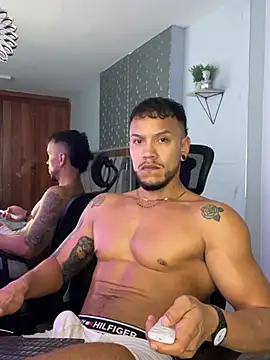 ARON TAYLER01 online show from March 19, 2025, 4:34 pm