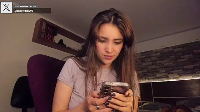 Snapshot of alicewilloww chatting on February 21, 2025, 5:35 am alicewilloww online show from February 21, 2025, 5:35 am
