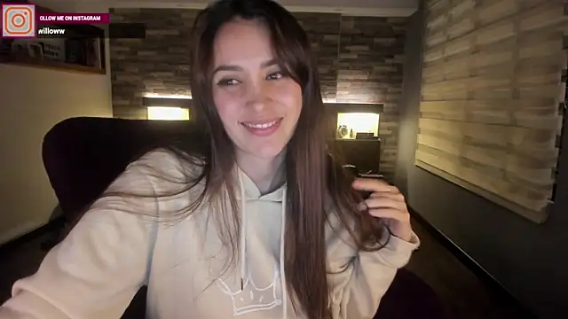 Snapshot of alicewilloww chatting on March 5, 2025, 2:14 am alicewilloww online show from March 5, 2025, 2:14 am