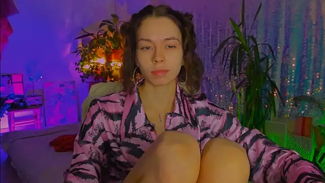 poli   online show from December 4, 2025, 3:44 pm