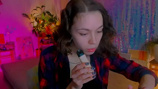 Snapshot of poli__ chatting on February 25, 2025, 9:48 pm poli   online show from February 25, 2025, 9:48 pm