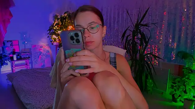 Snapshot of poli__ chatting on September 24, 2025, 9:05 am poli   online show from September 24, 2025, 9:05 am