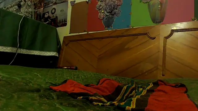 EllyseJenner online show from September 11, 2025, 5:46 pm