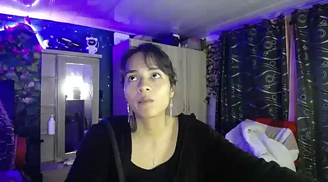 Snapshot of Samara_Beltran chatting on February 23, 2025, 4:39 am Samara Beltran online show from February 23, 2025, 4:39 am