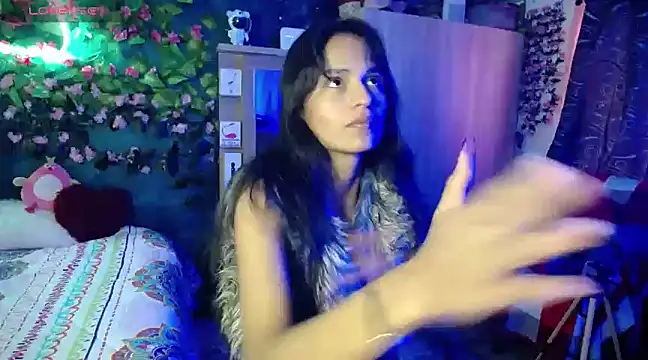 Snapshot of Samara_Beltran chatting on February 13, 2025, 8:34 pm Samara Beltran online show from February 13, 2025, 8:34 pm