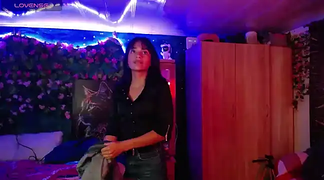 Snapshot of Samara_Beltran chatting on February 17, 2025, 11:00 pm Samara Beltran online show from February 17, 2025, 11:00 pm