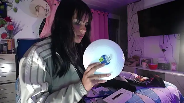 Snapshot of Samara_Beltran chatting on October 8, 2025, 3:41 am Samara Beltran online show from October 8, 2025, 3:41 am