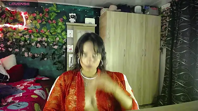 Snapshot of Samara_Beltran chatting on February 14, 2025, 10:58 pm Samara Beltran online show from February 14, 2025, 10:58 pm