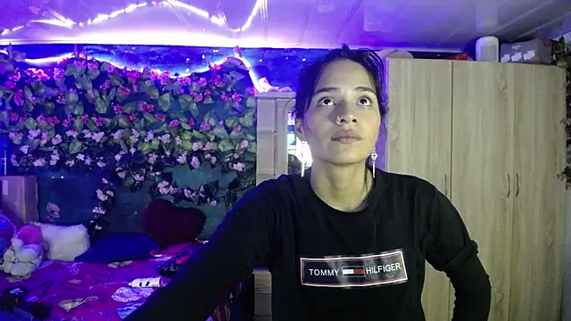 Snapshot of Samara_Beltran chatting on February 22, 2025, 3:34 am Samara Beltran online show from February 22, 2025, 3:34 am