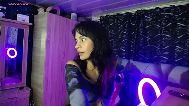 Snapshot of Samara_Beltran chatting on February 13, 2025, 11:37 pm Samara Beltran online show from February 13, 2025, 11:37 pm