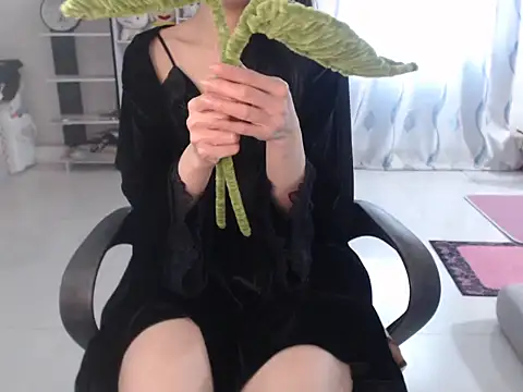 TinyGirls online show from January 12, 2026, 5:58 am