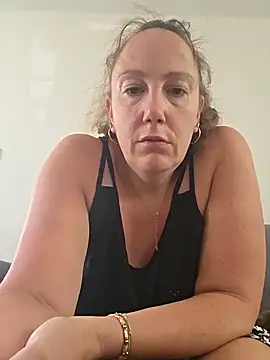Snapshot of Wisie_Cutie chatting on June 15, 2026, 9:09 am Wisie Cutie online show from June 15, 2026, 9:09 am