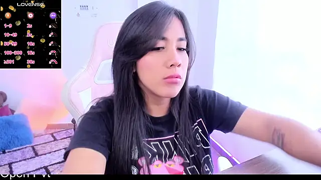 Snapshot of KAROLIVONNE chatting on December 1, 2024, 5:51 pm KAROLIVONNE online show from December 1, 2024, 5:51 pm