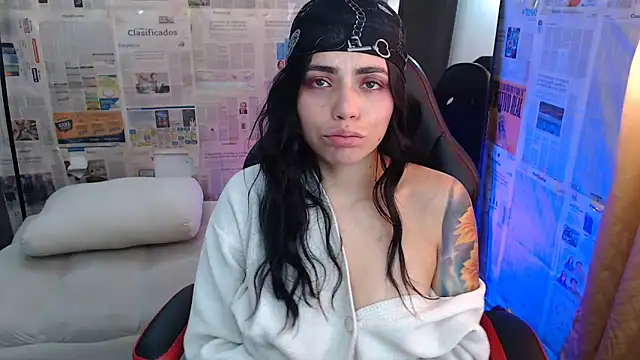 i am nina  online show from November 12, 2025, 8:01 pm