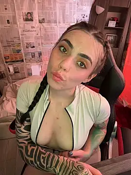 i am nina  online show from January 14, 2026, 7:50 pm