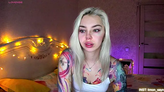 LillyMoure  online show from March 5, 2026, 10:48 pm