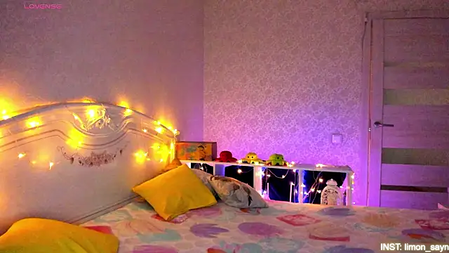 LillyMoure  online show from March 9, 2026, 11:30 pm