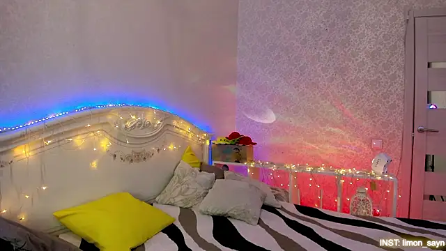 Snapshot of LillyMoure_ chatting on January 31, 2026, 11:14 pm LillyMoure online show from January 31, 2026, 11:14 pm