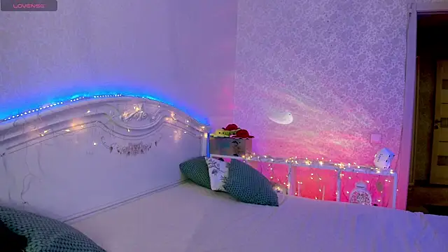 Snapshot of LillyMoure_ chatting on January 18, 2026, 11:41 pm LillyMoure online show from January 18, 2026, 11:41 pm