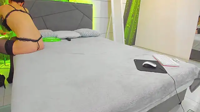 VeraWatts online show from April 8, 2026, 12:45 am