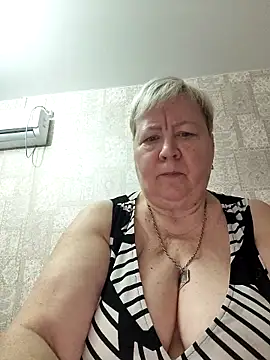 EffectFiona online show from November 2, 2025, 1:43 am