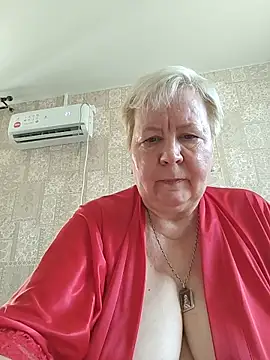 EffectFiona online show from June 19, 2026, 4:18 am