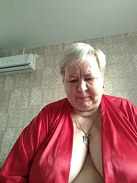 EffectFiona online show from October 14, 2025, 2:45 am