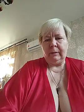 EffectFiona online show from April 19, 2026, 1:06 am