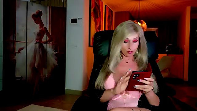 Snapshot of 2bigass4_u chatting on April 13, 2026, 8:13 pm 2bigass4 u online show from April 13, 2026, 8:13 pm