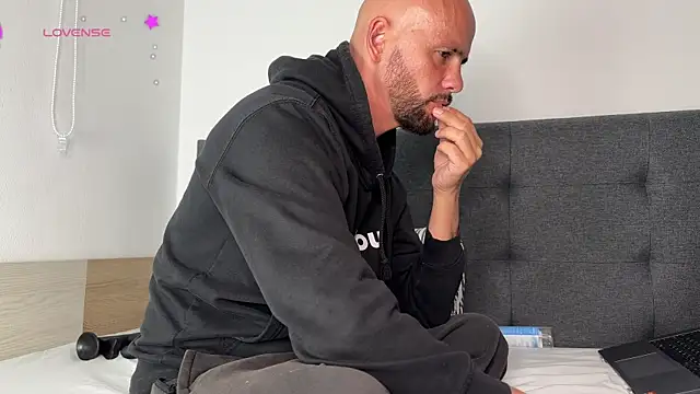 Snapshot of tim_beard chatting on April 11, 2026, 10:02 pm tim beard online show from April 11, 2026, 10:02 pm