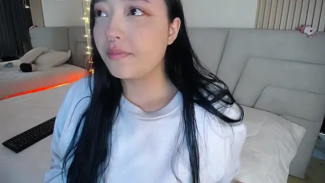 Miss Loise online show from December 15, 2025, 2:39 am